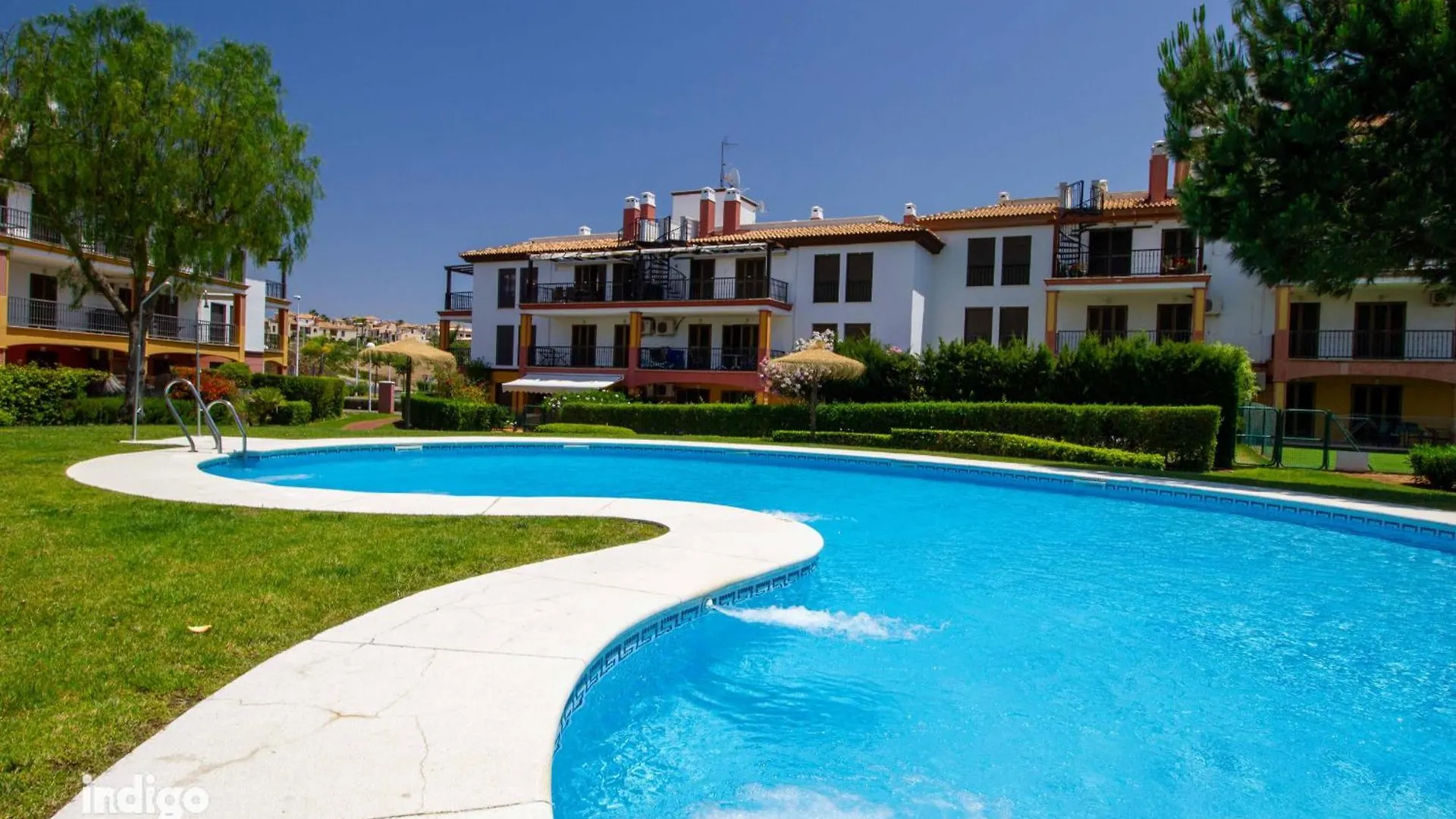 Cis01 Pool View South Facing Roof Terrace Apartamento Aiamonte Espanha